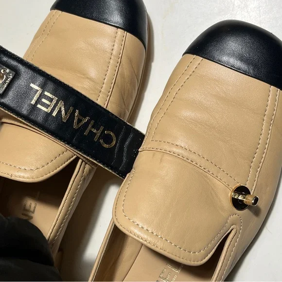 CHANEL Beige Leather Loafers with Black Cap Toe and Gold CC - Picture 15 of 16